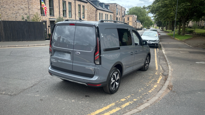 Ford Transit Connect 240 L1 Petrol 1.5 EcoBoost PHEV 150 Active FlexCab Van Auto - Image 10